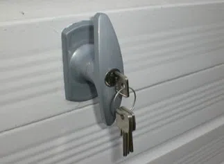 Lock Key Store Des Moines, IA 515-337-0756 - 9-Garage-Door-Locks